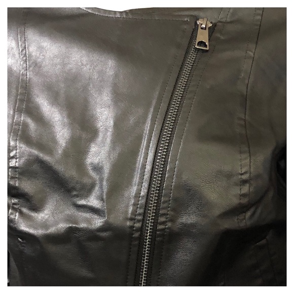 G by Giuliana Asymmetrical Vegan leather Moto Jacket in Black, Size: XXS ~ - Picture 3 of 4